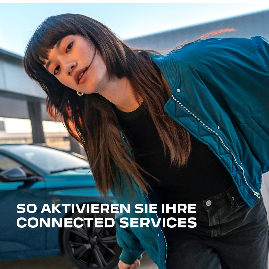 Frau vor einem PEUGEOT 308 SW